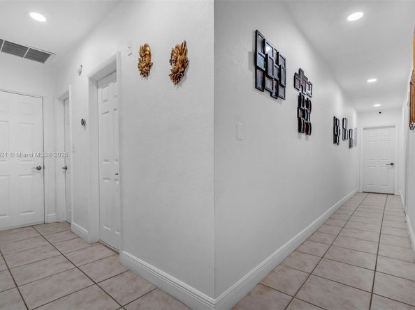 19640 W Saint Andrews Dr, Hialeah FL 33015