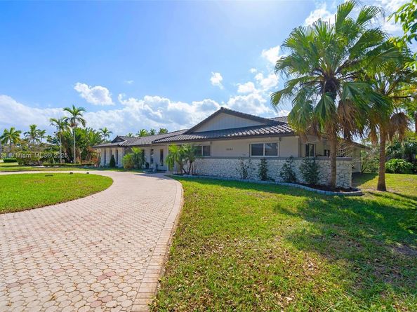 19640 W Saint Andrews Dr, Hialeah FL 33015