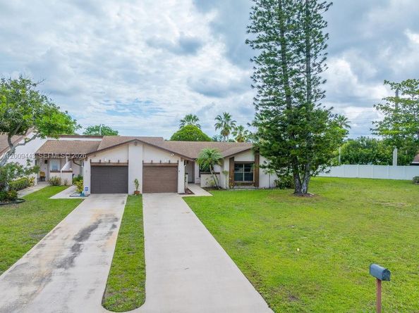 6125 Elsinore Cir, Green Acres FL 33463