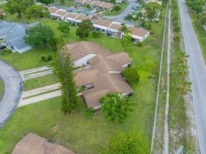 6125 Elsinore Cir, Green Acres FL 33463