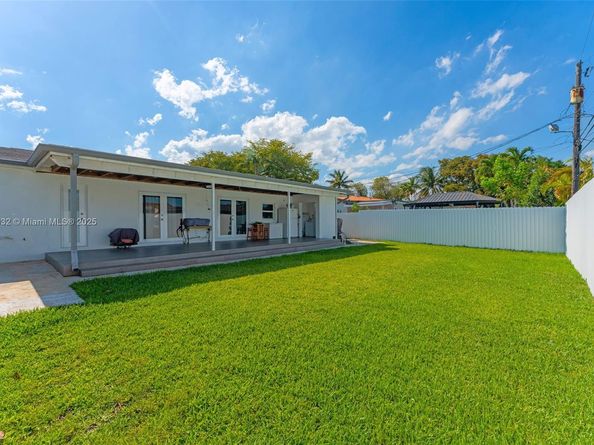 2023 SW 99th Ave, Miami FL 33165