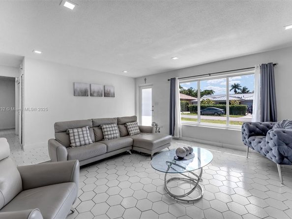 2023 SW 99th Ave, Miami FL 33165