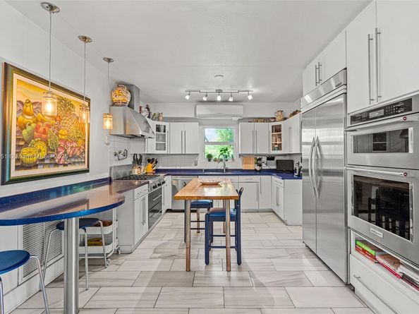 7970 Hawthorne Ave, Miami Beach FL 33141
