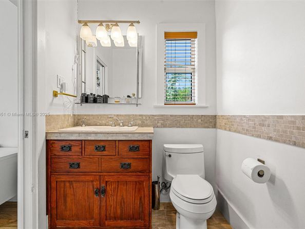 7970 Hawthorne Ave, Miami Beach FL 33141