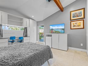 7970 Hawthorne Ave, Miami Beach FL 33141