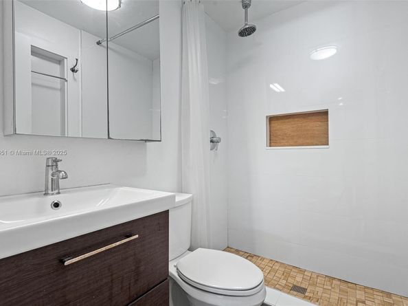 7970 Hawthorne Ave, Miami Beach FL 33141