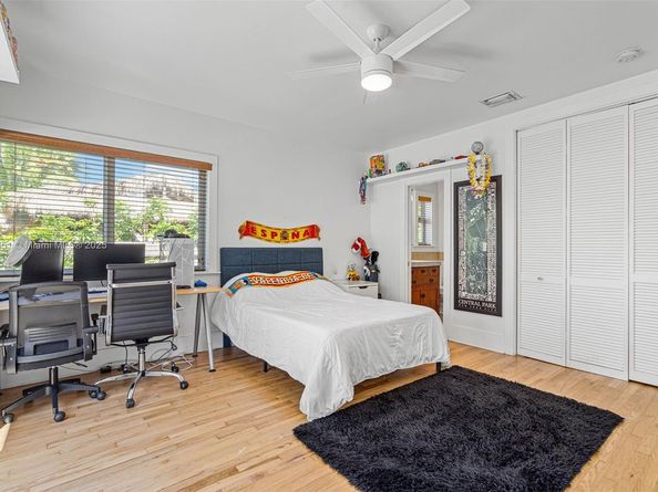 7970 Hawthorne Ave, Miami Beach FL 33141