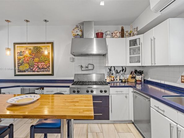 7970 Hawthorne Ave, Miami Beach FL 33141