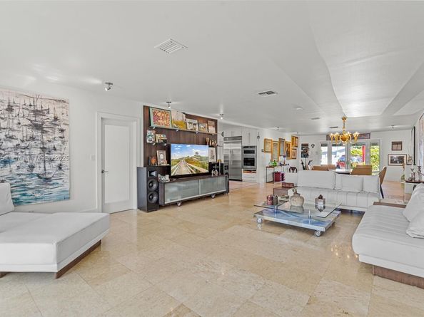 7970 Hawthorne Ave, Miami Beach FL 33141