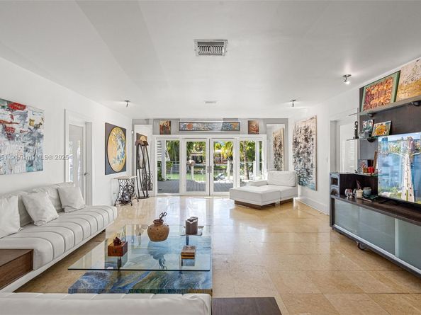 7970 Hawthorne Ave, Miami Beach FL 33141
