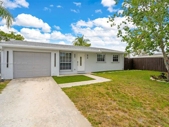 181 SW 76th Ter, Margate FL 33068