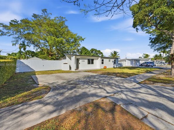 11065 SW 52nd Dr, Miami FL 33165