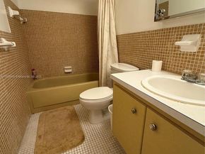 135 NE 202nd Ter N32, Miami Gardens FL 33179
