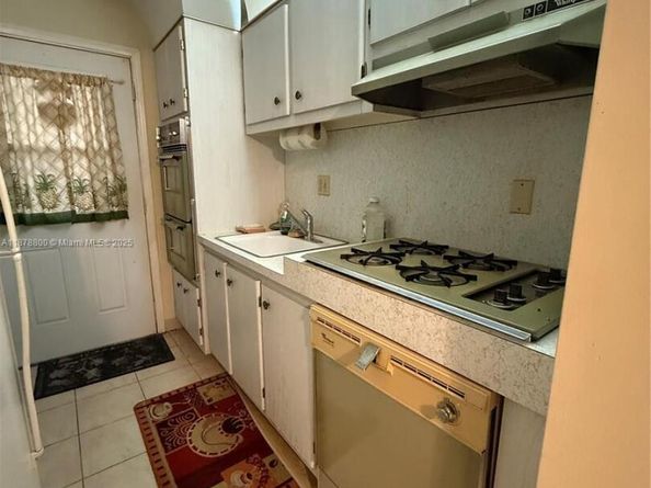 135 NE 202nd Ter N32, Miami Gardens FL 33179