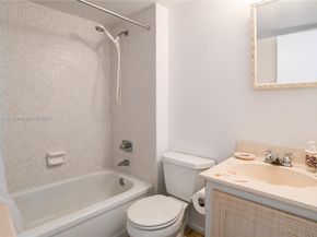 110 Royal Park Dr 2H, Oakland Park FL 33309