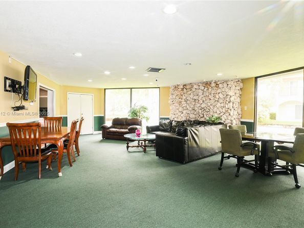 110 Royal Park Dr 2H, Oakland Park FL 33309