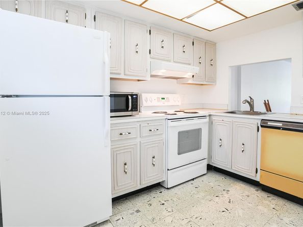 110 Royal Park Dr 2H, Oakland Park FL 33309