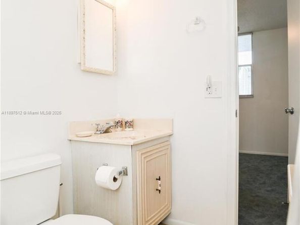 110 Royal Park Dr 2H, Oakland Park FL 33309