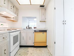 110 Royal Park Dr 2H, Oakland Park FL 33309