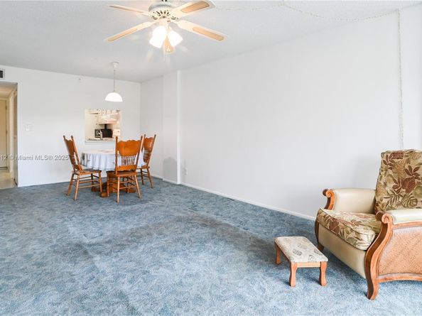 110 Royal Park Dr 2H, Oakland Park FL 33309