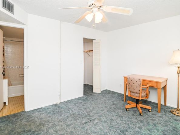 110 Royal Park Dr 2H, Oakland Park FL 33309