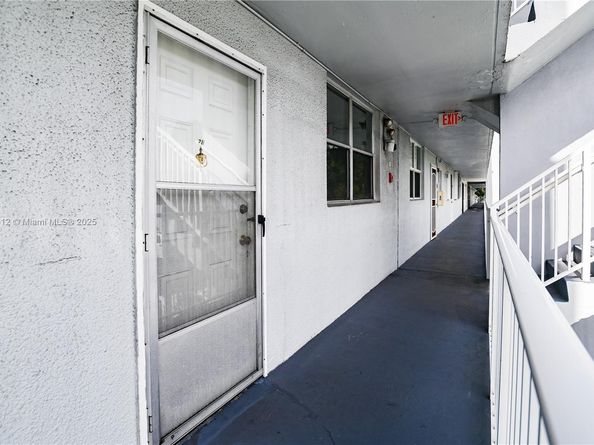 110 Royal Park Dr 2H, Oakland Park FL 33309