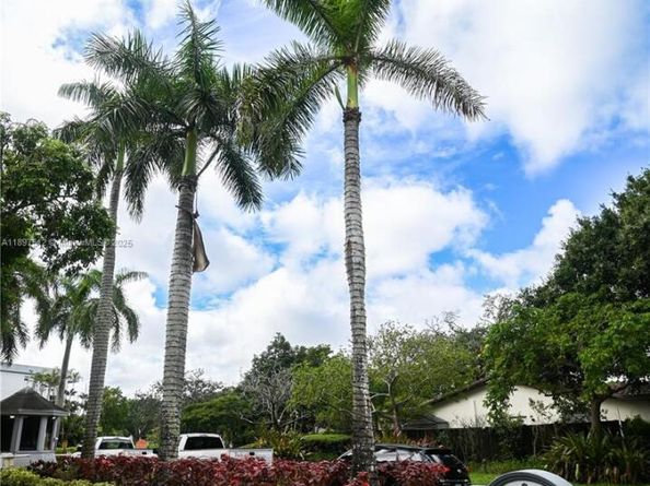 110 Royal Park Dr 2H, Oakland Park FL 33309
