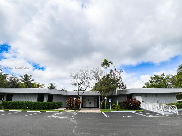 110 Royal Park Dr 2H, Oakland Park FL 33309