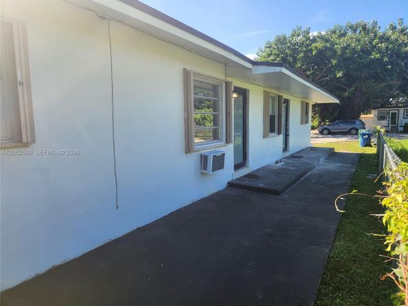 836 NW 98th St, Miami FL 33150