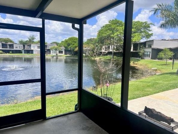 958 Mockingbird Ln 511, Plantation FL 33324