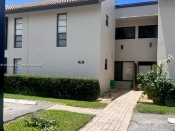 958 Mockingbird Ln
