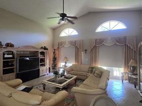 18340 NW 10th St, Pembroke Pines FL 33029