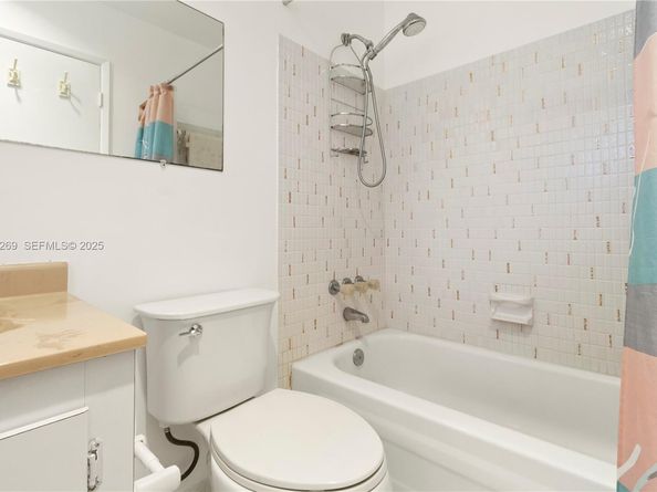 5661 SW 2nd Ct 216, Margate FL 33068