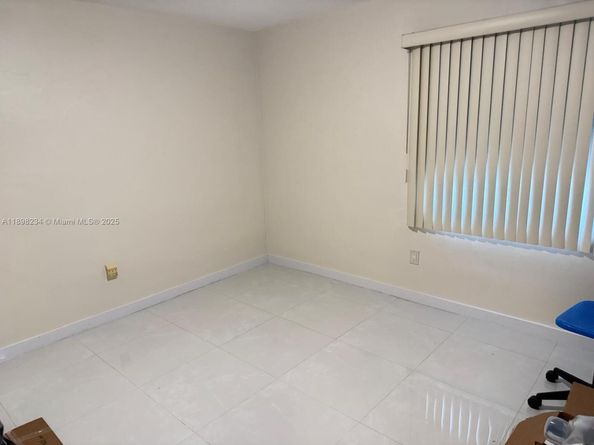 8701 SW 12th St 13, Miami FL 33174