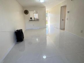 8701 SW 12th St 13, Miami FL 33174