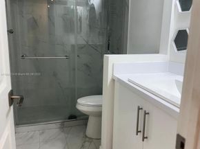 8701 SW 12th St 13, Miami FL 33174