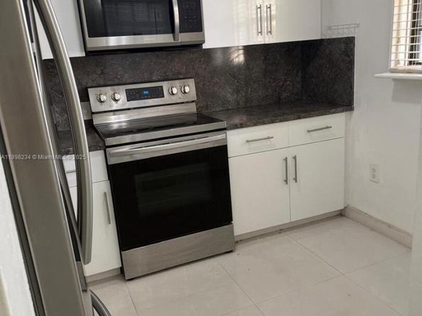 8701 SW 12th St 13, Miami FL 33174