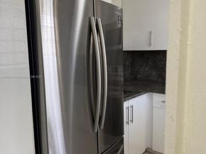 8701 SW 12th St 13, Miami FL 33174