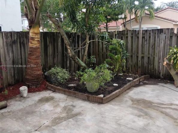 16394 SW 97th St, Miami FL 33196