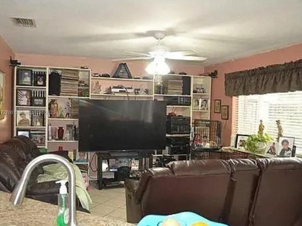 16394 SW 97th St, Miami FL 33196