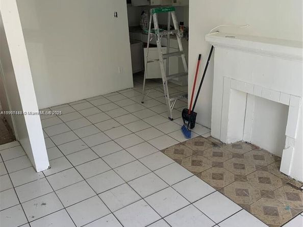 1037 NW 30th St, Miami FL 33127