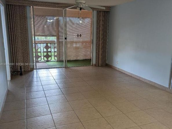 211 NE 8th Ave 209, Hallandale Beach FL 33009
