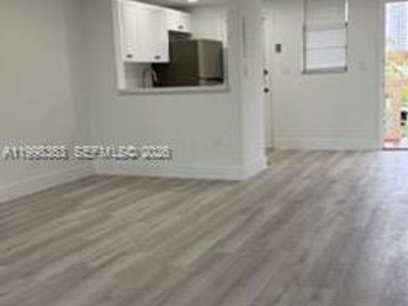 2980 Point East Dr D311, Aventura FL 33160