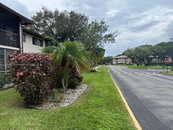9794 N Belfort Cir 202, Tamarac FL 33321