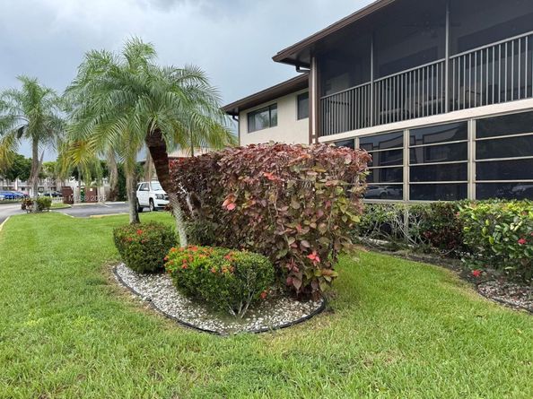 9794 N Belfort Cir 202, Tamarac FL 33321