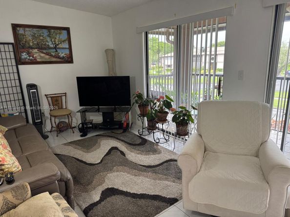 9794 N Belfort Cir 202, Tamarac FL 33321