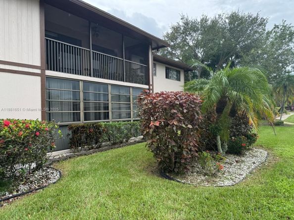 9794 N Belfort Cir 202, Tamarac FL 33321