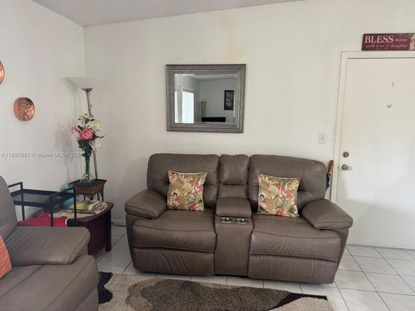 9794 N Belfort Cir 202, Tamarac FL 33321