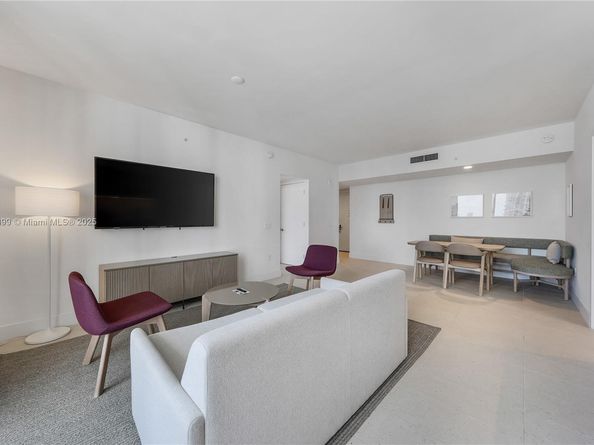 159 NE 6 Street 2402, Miami FL 33132