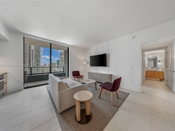 159 NE 6 Street 2402, Miami FL 33132